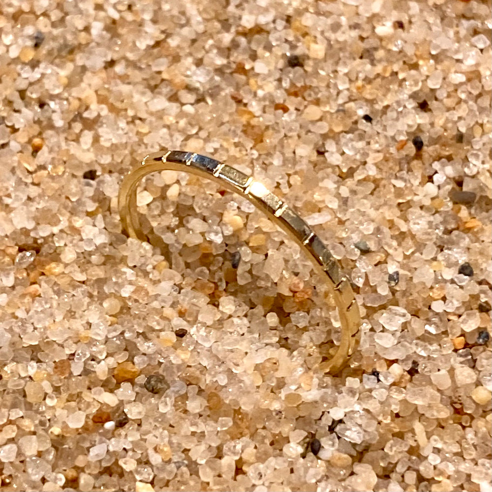 Grooved 18K Gold Thin Band