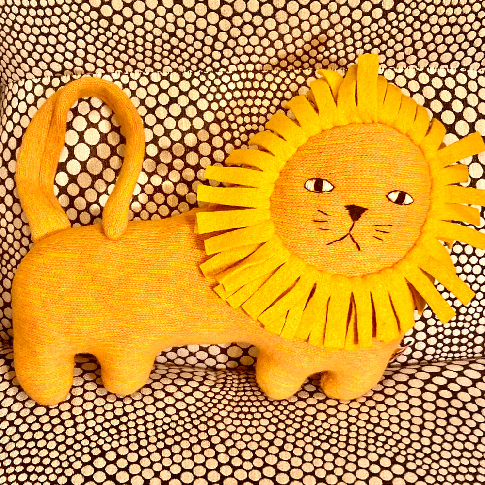 Lambswool Golden Lion from England